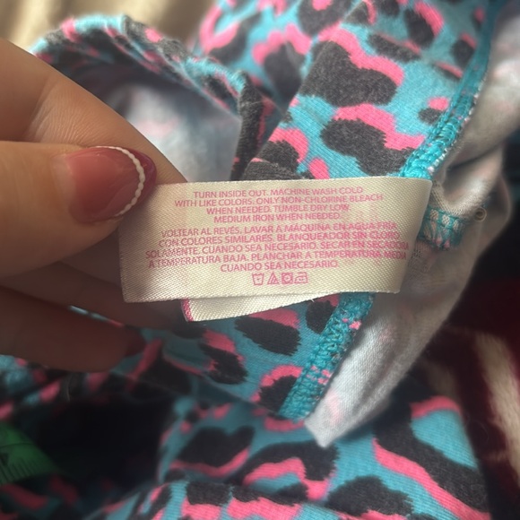 EUC Women’s No Boundaries Electrifying Blue and Pink Cheetah Leggings - Picture 6 of 6